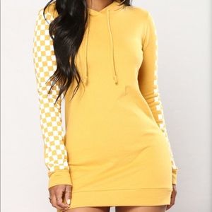 Yellow Checkered Sleeve Pullover
